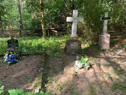 Ein Bild, das Grab, drauen, Friedhof, Baum enthlt.