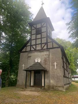 Ein Bild, das drauen, Himmel, Gebude, Baum enthlt.