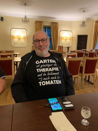 Ein Bild, das Im Haus, Wand, Bilderrahmen, Inneneinrichtung enthlt.