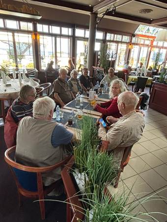 Ein Bild, das drauen, Himmel, Person, Wolke enthlt.