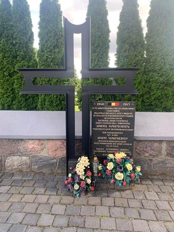 Ein Bild, das Grab, drauen, Friedhof, Pflanze enthlt.