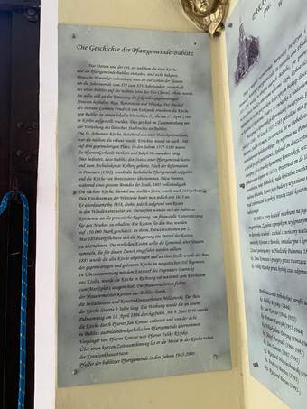 Ein Bild, das Text, Buch, Papier, Verffentlichung enthlt.