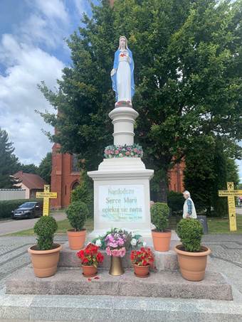 Ein Bild, das Text, Buch, Papier, Verffentlichung enthlt.