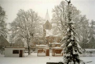 Marktplatz mit Blick auf Kirche